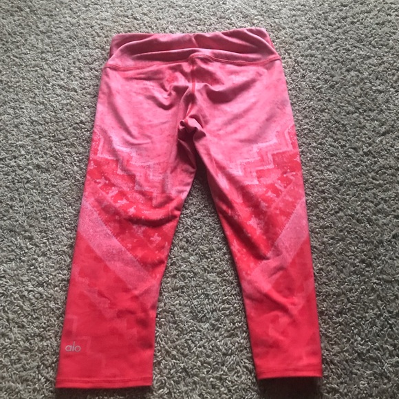 ALO Yoga Capris - Picture 3 of 6